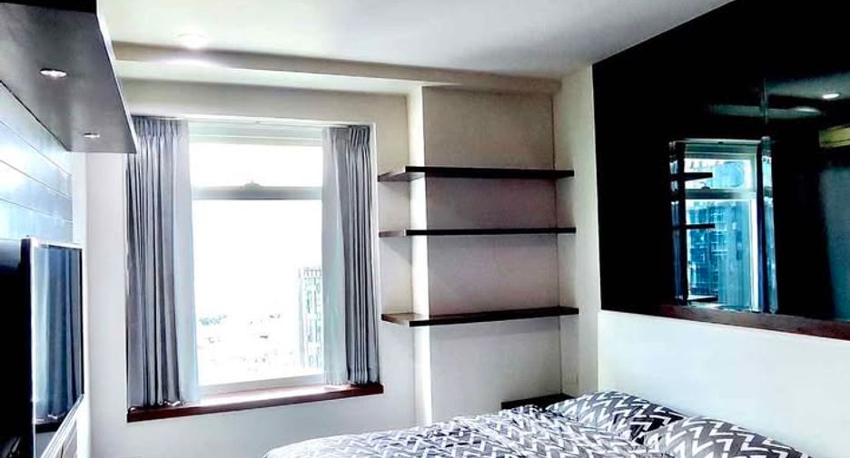 For rent 3 bedrooms condo in Watthana, Bangkok