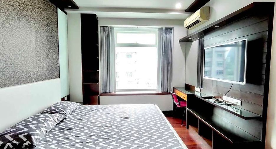 For rent 3 bedrooms condo in Watthana, Bangkok