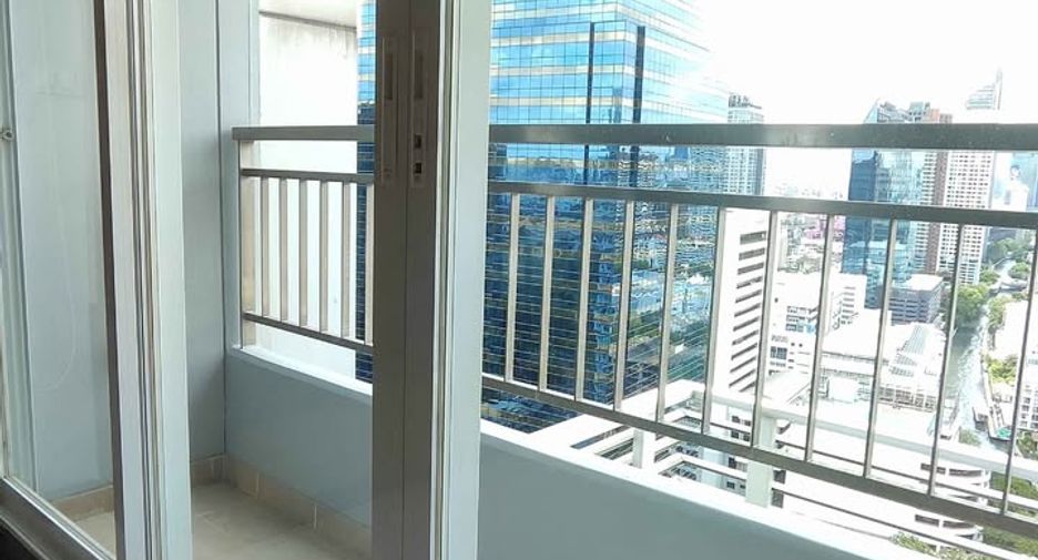 For rent 3 bedrooms condo in Watthana, Bangkok