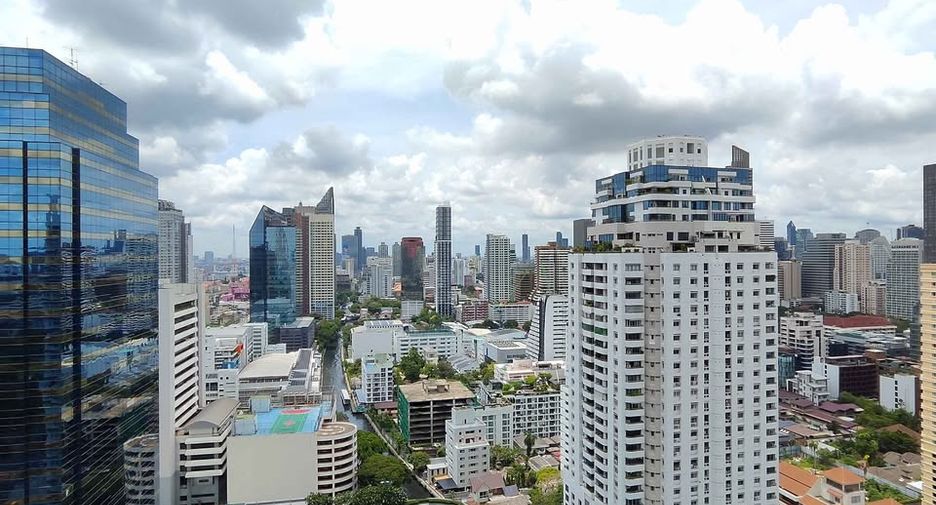 For rent 3 bedrooms condo in Watthana, Bangkok