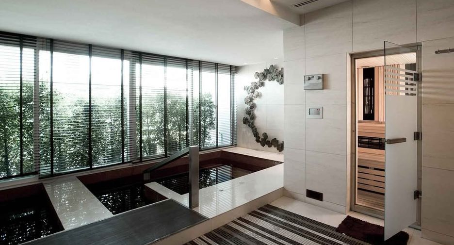For rent 3 bedrooms condo in Watthana, Bangkok