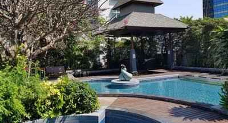 For rent 3 bedrooms condo in Watthana, Bangkok