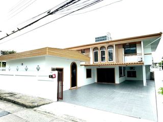For rent 3 bedrooms house in Huai Khwang, Bangkok
