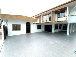 For rent 3 bedrooms house in Huai Khwang, Bangkok