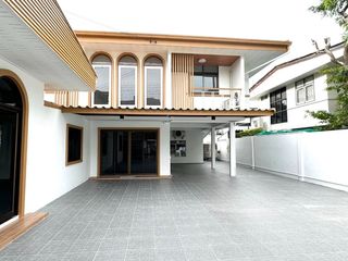 For rent 3 bedrooms house in Huai Khwang, Bangkok