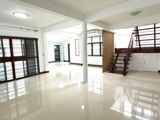 For rent 3 bedrooms house in Huai Khwang, Bangkok