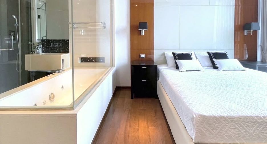 For rent 1 bed condo in Khlong Toei, Bangkok