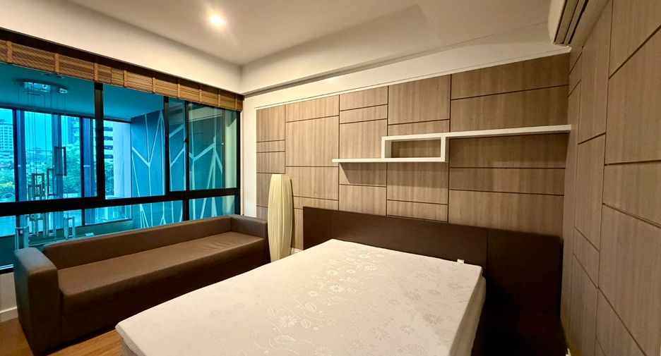 Reihenhaus zur Miete und zum Kauf mit 3 Zimmer in Khlong Toei, Bangkok