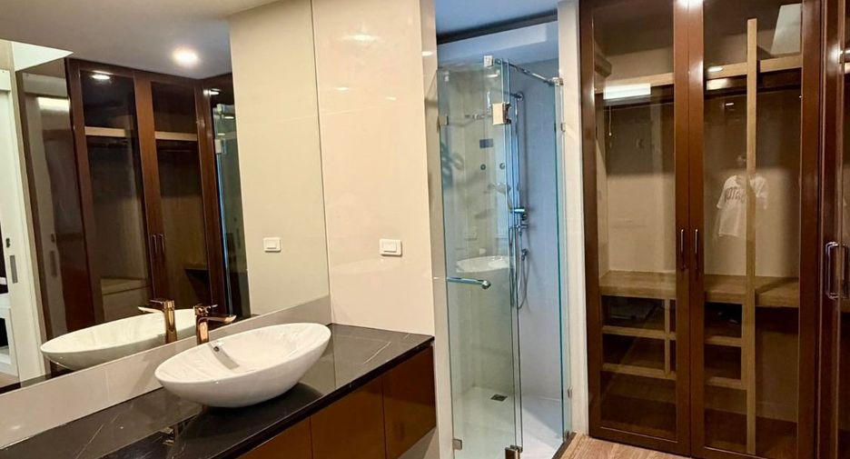 Reihenhaus zur Miete und zum Kauf mit 3 Zimmer in Khlong Toei, Bangkok