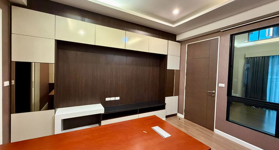 Reihenhaus zur Miete und zum Kauf mit 3 Zimmer in Khlong Toei, Bangkok