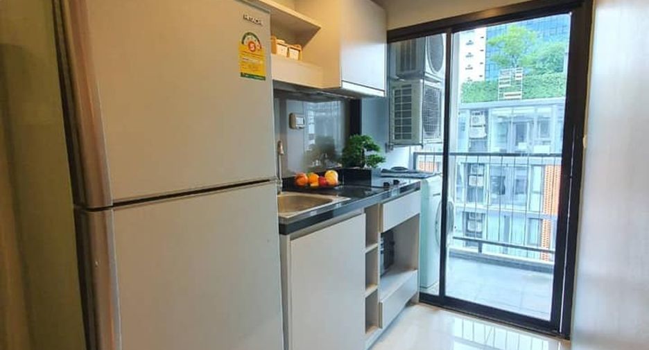 For rent 1 bed condo in Khlong Toei, Bangkok