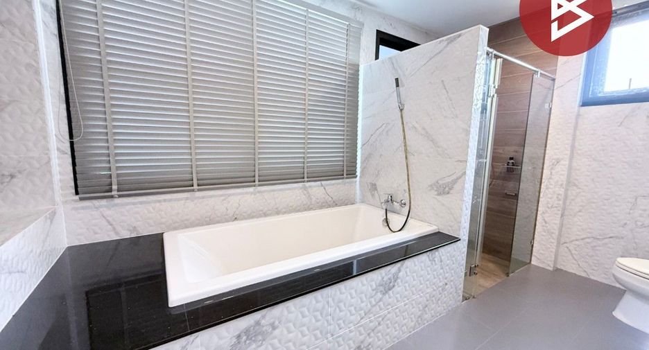 À vendre 4 chambres maison à Mueang Chon Buri, Chonburi