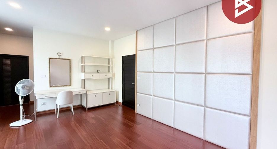 À vendre 4 chambres maison à Mueang Chon Buri, Chonburi