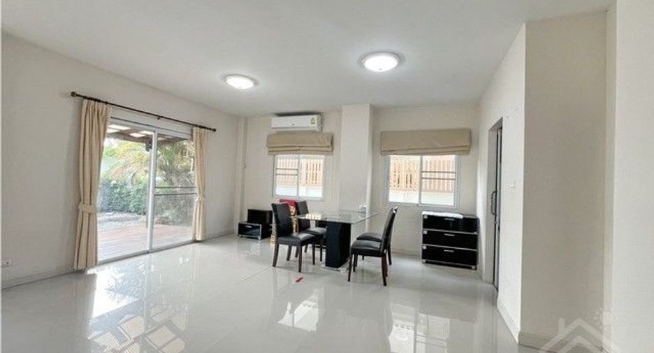 For rent 3 bedrooms house in Mueang Chon Buri, Chonburi