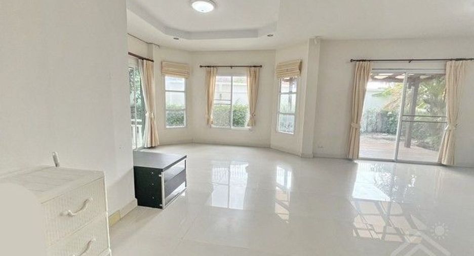 For rent 3 bedrooms house in Mueang Chon Buri, Chonburi