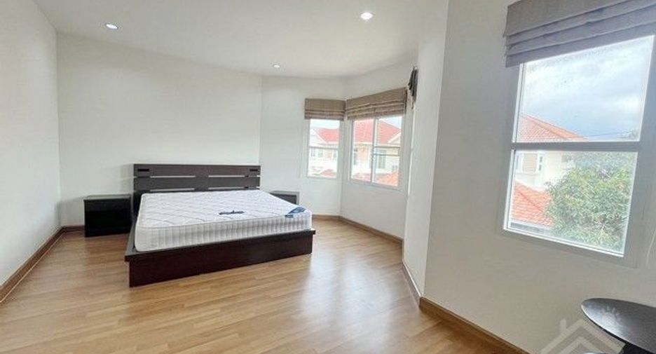 For rent 3 bedrooms house in Mueang Chon Buri, Chonburi