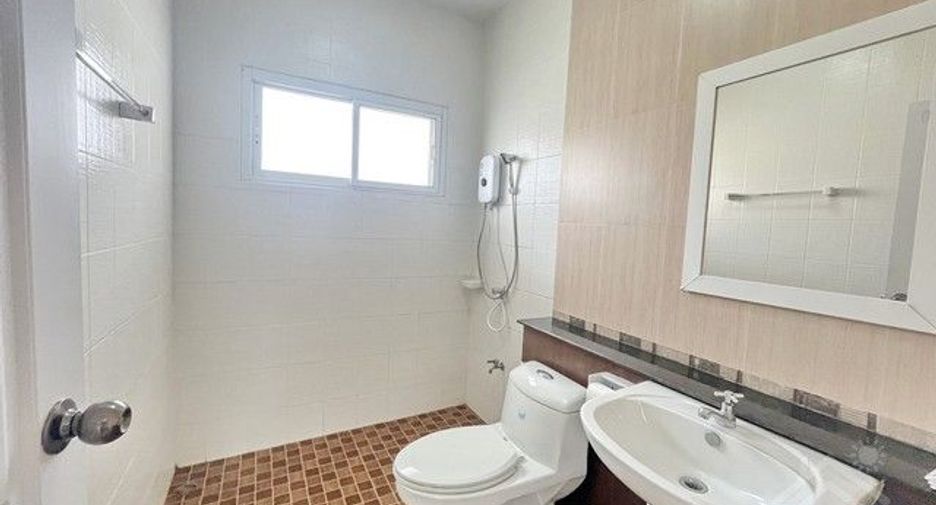 For rent 3 bedrooms house in Mueang Chon Buri, Chonburi