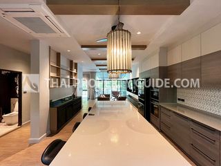 Casa adosada en alquiler de 4 habitaciones en Watthana, Bangkok