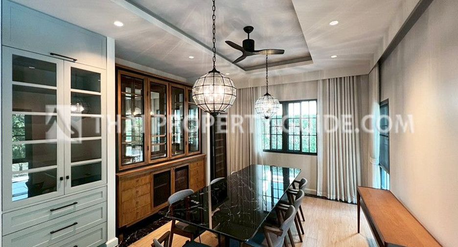 Casa adosada en alquiler de 4 habitaciones en Watthana, Bangkok