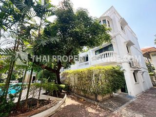 Casa adosada en alquiler de 4 habitaciones en Watthana, Bangkok