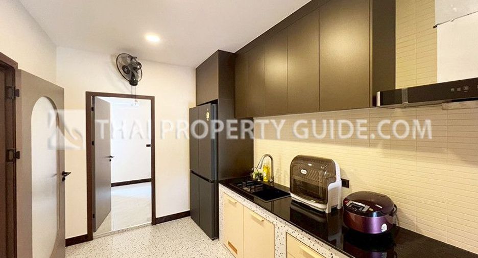 À louer 3 chambres appartement à Suan Luang, Bangkok