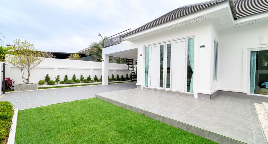For sale 3 bedrooms villa in East Pattaya, Pattaya