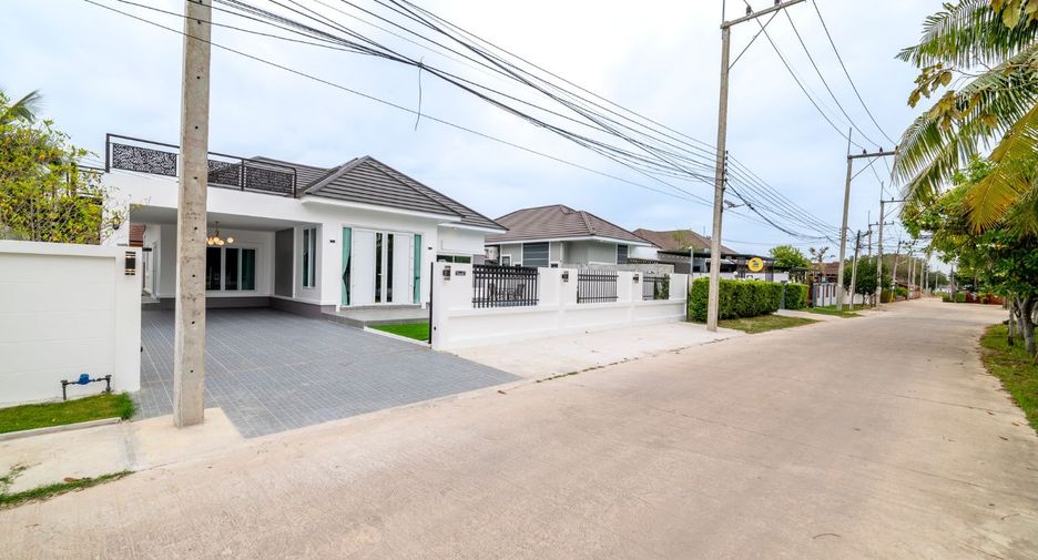 For sale 3 bedrooms villa in East Pattaya, Pattaya