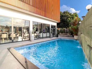 Villa en alquiler y en venta de 8 habitaciones en Bang Lamung, Chonburi