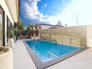 Villa en alquiler y en venta de 8 habitaciones en Bang Lamung, Chonburi
