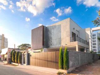 Villa en alquiler y en venta de 8 habitaciones en Bang Lamung, Chonburi