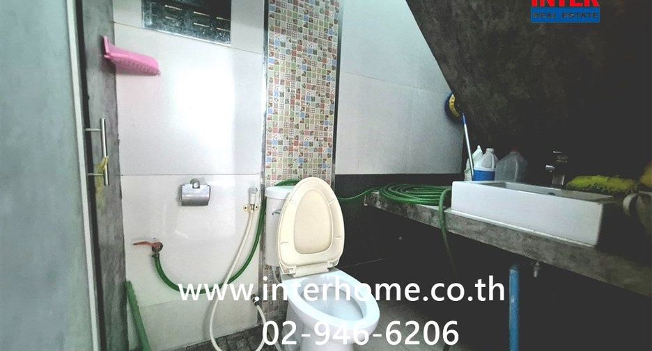 出售 1 卧室 独立屋 在 Huai Khwang, 曼谷