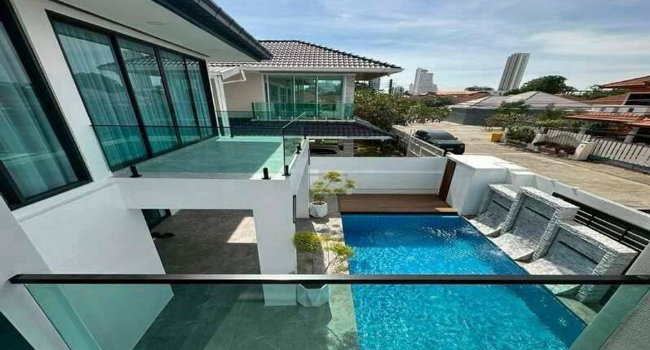 For sale 5 bedrooms house in Jomtien, Pattaya