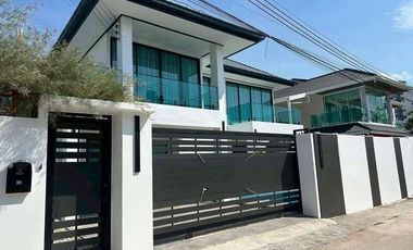 For sale 5 bedrooms house in Jomtien, Pattaya