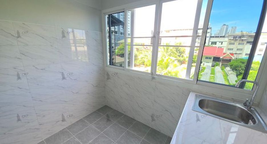 For sale 1 bed condo in Bang Phlat, Bangkok