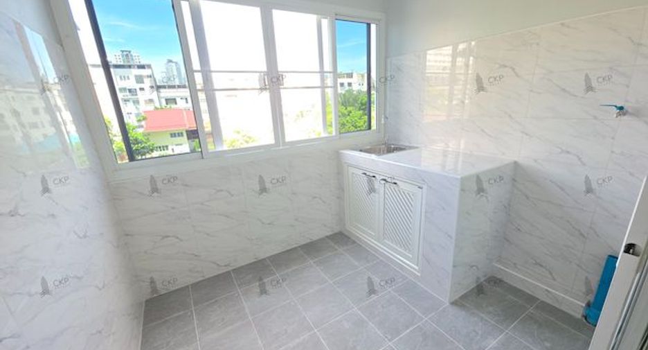 For sale 1 bed condo in Bang Phlat, Bangkok