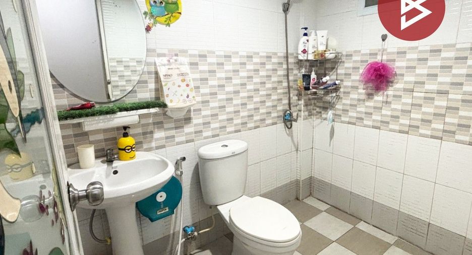 Casa adosada en venta de 2 habitaciones en Mueang Chon Buri, Chonburi