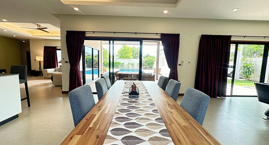 For rent 3 bedrooms villa in Huay Yai, Pattaya