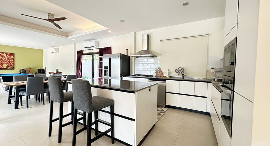 For rent 3 bedrooms villa in Huay Yai, Pattaya