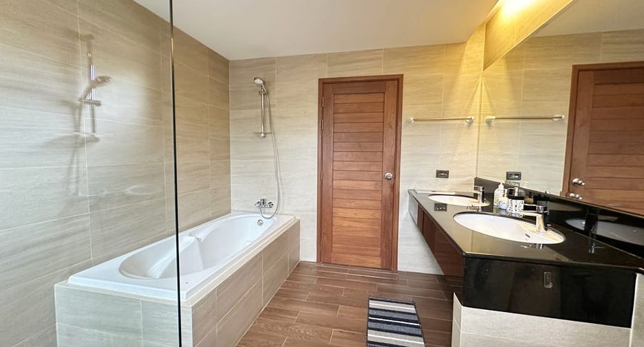 For rent 3 bedrooms villa in Huay Yai, Pattaya