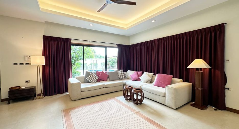For rent 3 bedrooms villa in Huay Yai, Pattaya