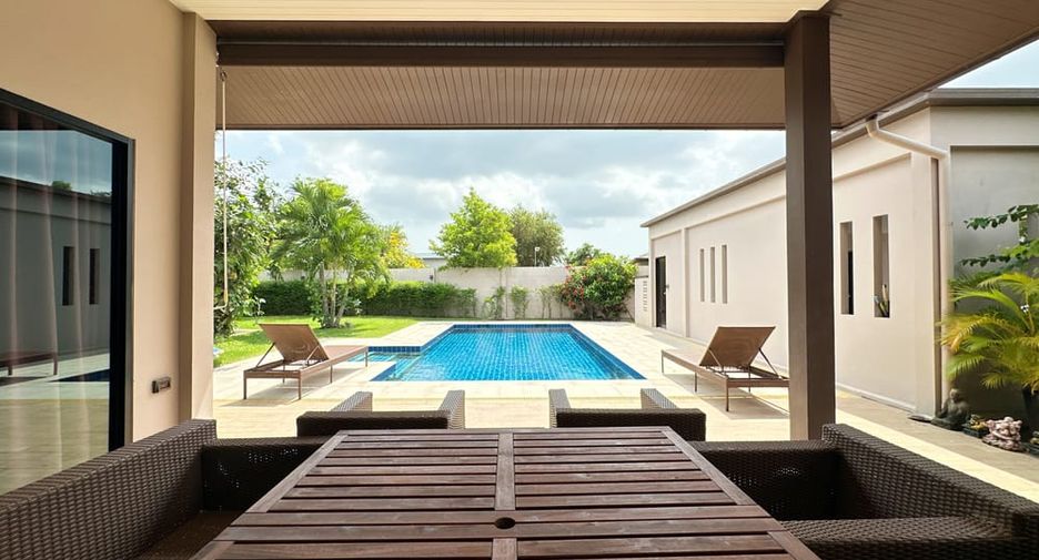 For rent 3 bedrooms villa in Huay Yai, Pattaya