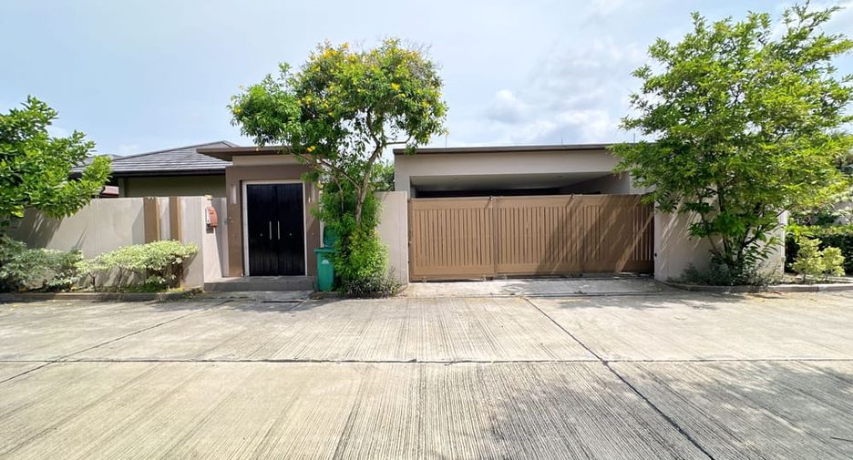 For rent 3 bedrooms villa in Huay Yai, Pattaya