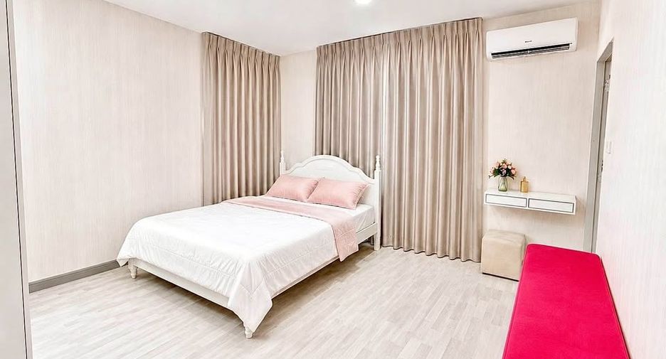 For sale 4 bedrooms villa in East Pattaya, Pattaya