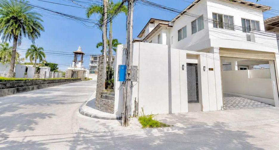 For sale 4 bedrooms villa in East Pattaya, Pattaya