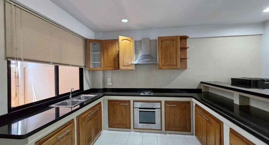 Gewerbefläche zur Miete mit 3 Zimmer in Central Pattaya, Pattaya