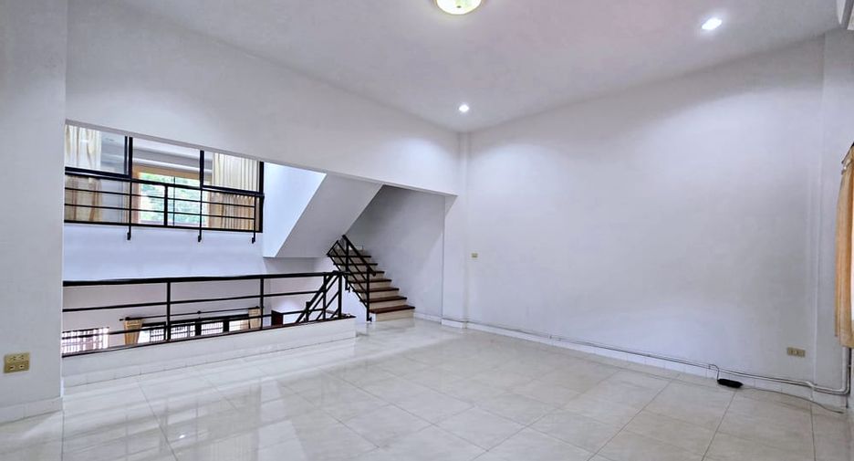 Gewerbefläche zur Miete mit 3 Zimmer in Central Pattaya, Pattaya