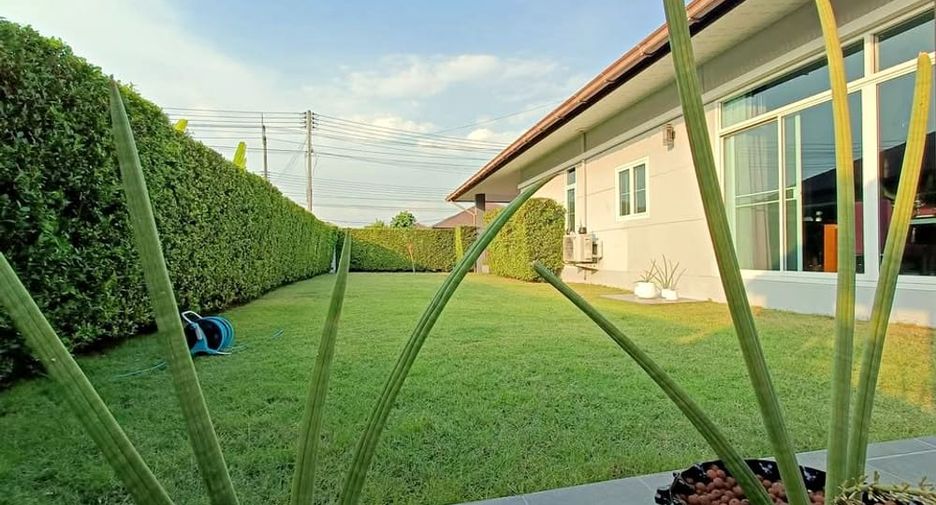 For rent 3 bedrooms villa in East Pattaya, Pattaya