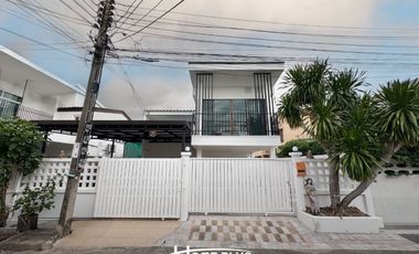 Haus zum Kauf mit 3 Zimmer in Saphan Sung, Bangkok