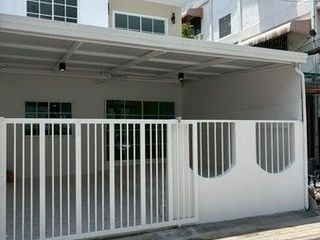 For sale 3 bedrooms townhouse in Nong Khaem, Bangkok