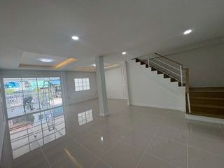 For sale 3 bedrooms townhouse in Nong Khaem, Bangkok